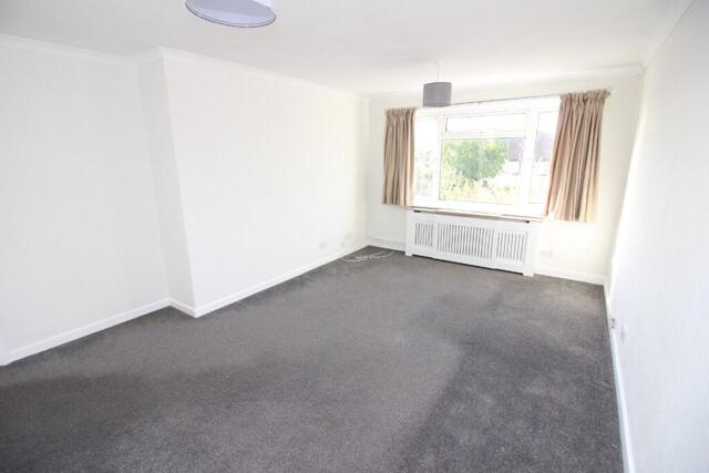 Hampton Road, Worcester Park, 2 Bedroom Maisonette