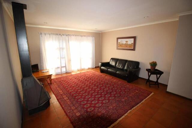 Simonsig Crescent De Bron, Cape Town, Bron, Entire House