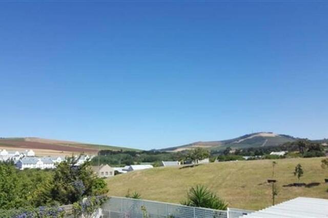 Simonsig Crescent De Bron, Cape Town, Bron, Entire House