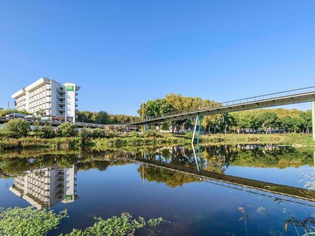 Avenue Millies Lacroix, Ibis Styles Dax