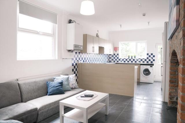 Brook Lane, Chester, 11 Bedroom House