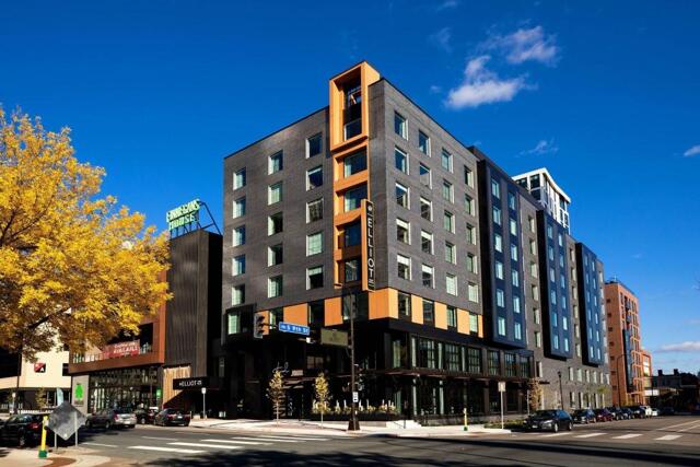 Th Avenue South, Minneapolis (mn), Elliot Park Hotel