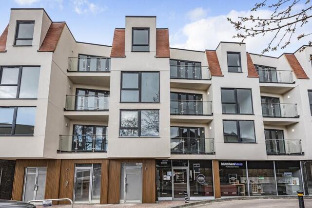 West Byfleet, Surrey, 2 Bedroom Apartment