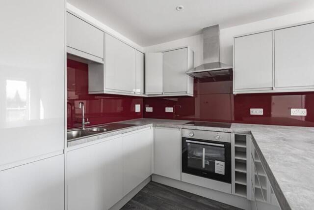 West Byfleet, Surrey, 2 Bedroom Apartment