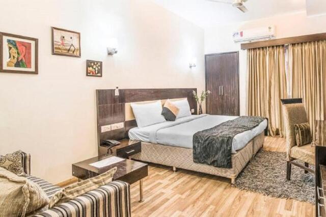 Lane,v Block ,dlf Phase ,new Delhi And Ncr, Hotel Amazone Residency