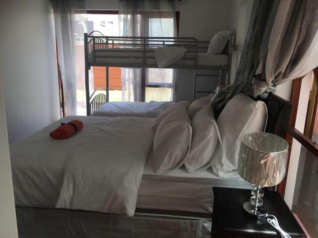 Fortuna Road Sanddrift Beautiful Cottage  Bedrooms, Cape Town, Beautiful 2 Bedrooms