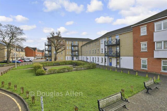 Glandford Way, Chadwell Heath, 2 Bedroom Flat