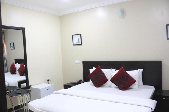 Plot  Unit A, Lagos Street Ewet Housing Estate Uyo, Rosmohr Hotels, Hotel