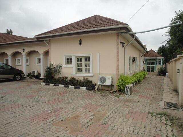 No,road H, Opposite Uch Second Gate, Agodi Gra, Ibadan., Ibadan, Sdm Tavern And