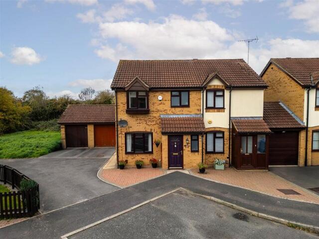 Little Orchards, Aylesbury, 3 Bedroom Semi-detached