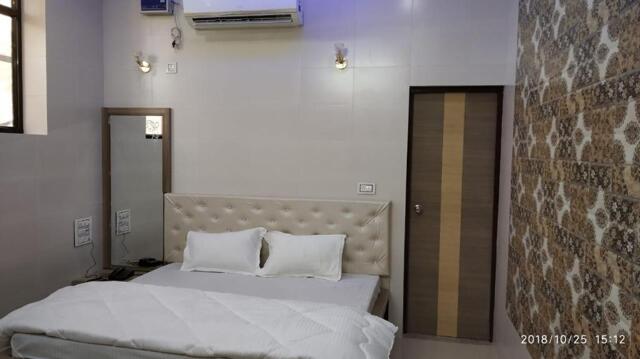 A Helloj Road Near Patrakar Colony Bus Stand Pushkar Rajasthan, Pushkar, Hotel Bajaj Lake