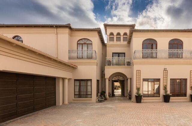 Amery Crescent, Port Elizabeth, Amery House, Serviced