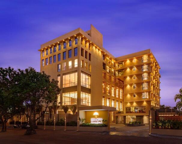 Thaltej Cross Road S G Highway, Ahmedabad, Binori Hotel Ahmedabad