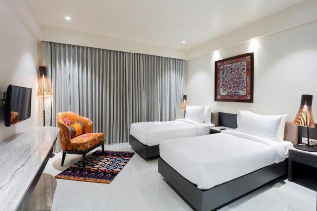 Thaltej Cross Road S G Highway, Ahmedabad, Binori Hotel Ahmedabad