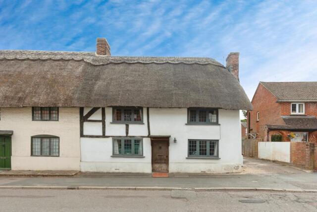 Overton, Winchester Street, Basingstoke, 3 Bedroom End