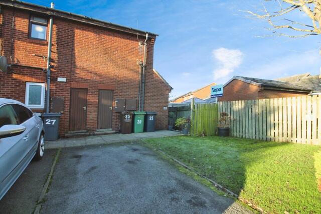 Heron Grove, Leeds, 2 Bedroom Flat