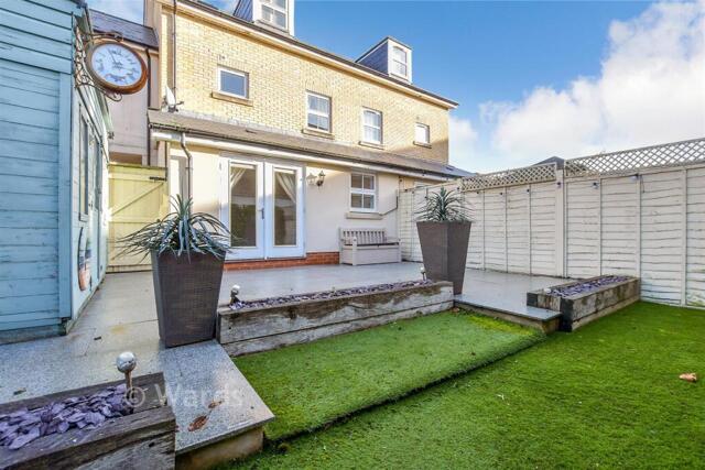 Ardent Avenue, Walmer, 4 Bedroom Semi-detached
