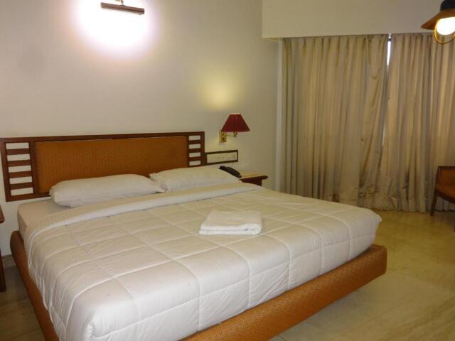 Shivaji Circle, Powai Naka Satara, Satara, Hotel Maharaja Regency