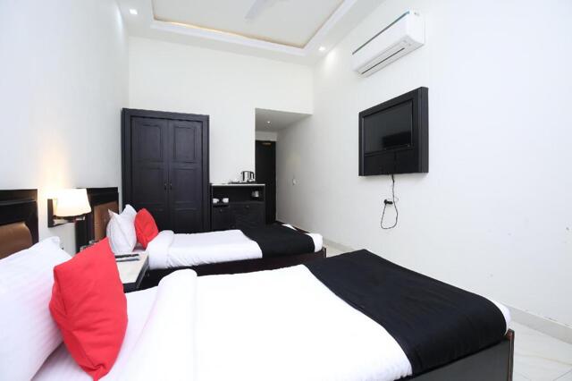 Dsb Complex,new Cloth Market The Mall.,bathinda,punjab, Bathinda, Capital O 23228