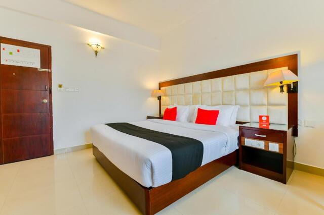 Ajantha Regency, R Madhavan Nair Road, Near Medical Trust Hospital, Pallimukku, Kochi, Capital O Aja