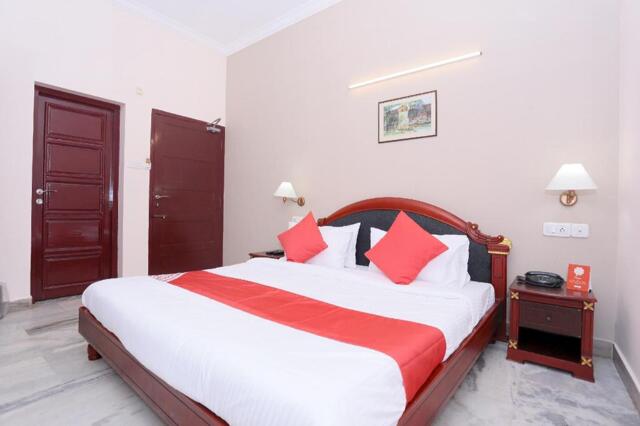 Karthika Residency, Karshaka Rd, Kadavanthra, Kochi, Oyo 24157 Karthika