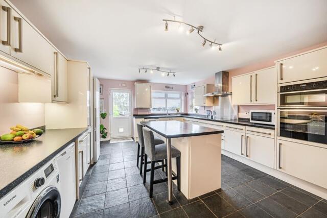 Uxendon Hill, Wembley, 4 Bedroom Semi-detached