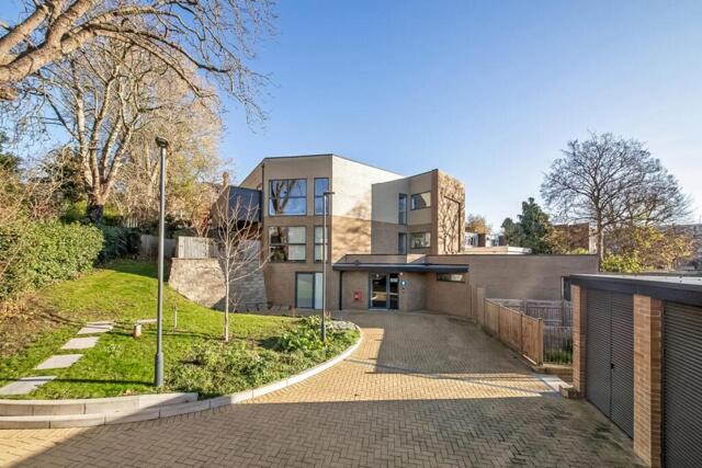 Auckland Road, Crystal Palace, 2 Bedroom Apartment