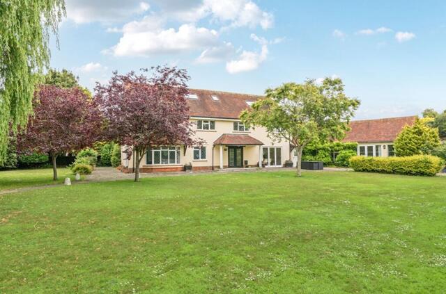 Hoe Lane, Flansham, 9 Bedroom Detached
