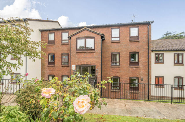 Pebble Court, Paignton, 2 Bedroom Apartment