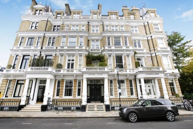 Arundel House, Cornwall Gardens, 3 Bedroom Apartment