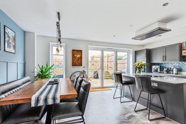 Thames View, Swindon, 3 Bedroom Terraced