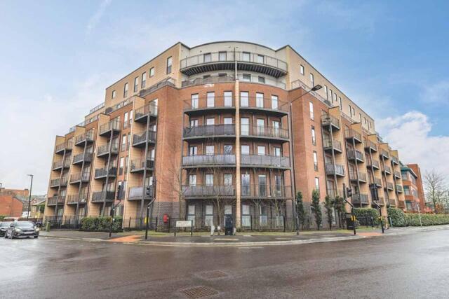 Stoke Road, Slough, 2 Bedroom Flat