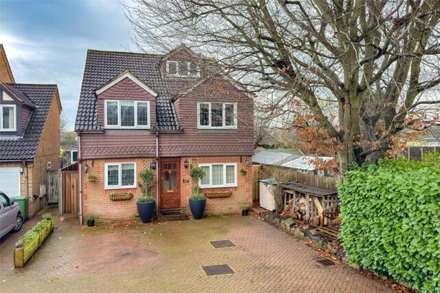 Park Street, Magnolia Close, St. Albans, 5 Bedroom Detached
