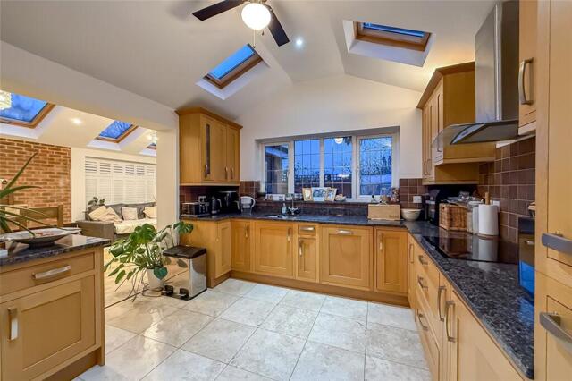 Park Street, Magnolia Close, St. Albans, 5 Bedroom Detached