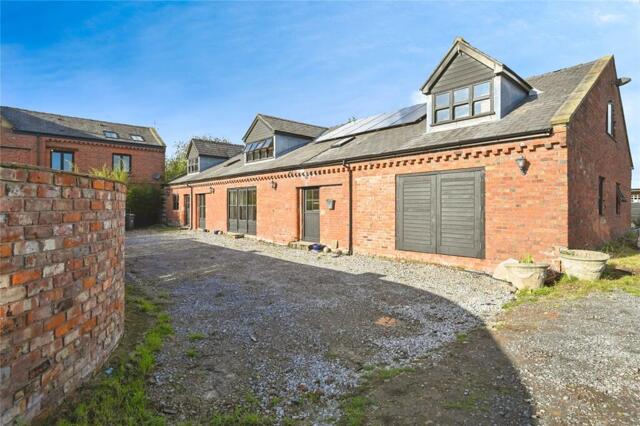 Burtonwood, Hall Lane, Warrington, 5 Bedroom Barn