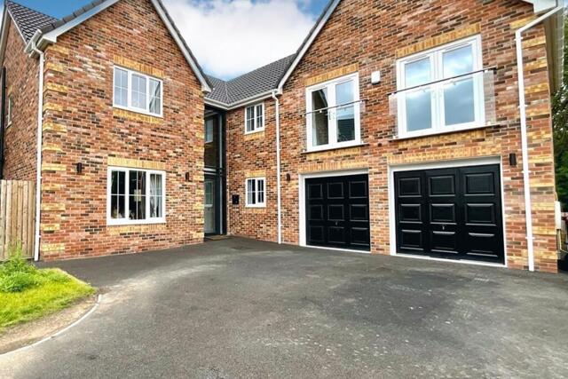Fairfields Way, Aston, 5 Bedroom Detached