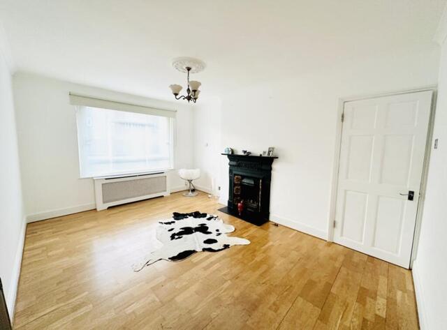 Esmond Road, Chiswick, 1 Bedroom Ground