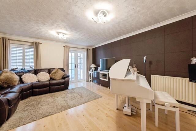 Barrow Down Gardens, Southampton, 3 Bedroom End