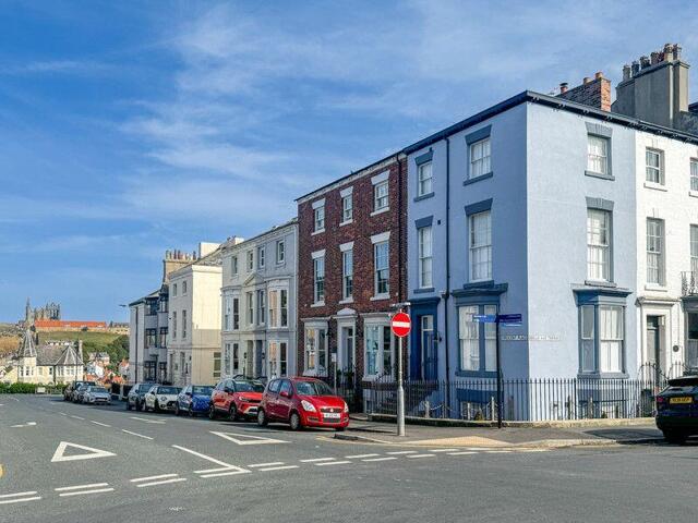 Crescent Place, Whitby, 4 Bedroom Town