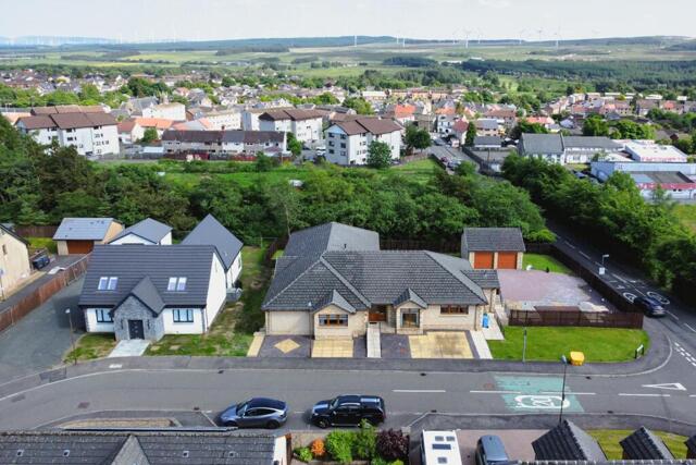 Fauldhouse, Falla Hill Place, Bathgate, 5 Bedroom Bungalow