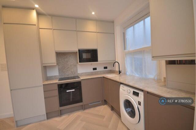 Lyndhurst Court, London, 2 Bedroom Flat