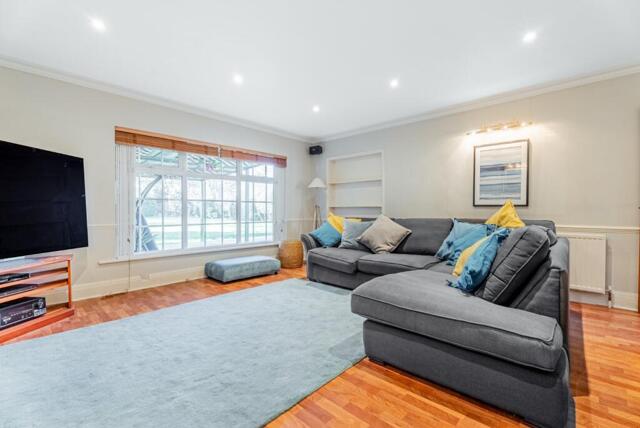 Woodstock Road North, St. Albans, 6 Bedroom Detached