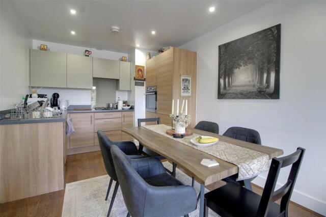 Queensmead, Farnborough, 2 Bedroom Flat