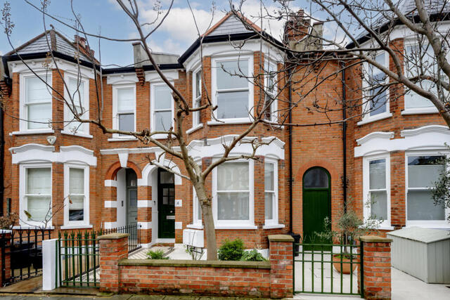 Balliol Road, London, 2 Bedroom Flat