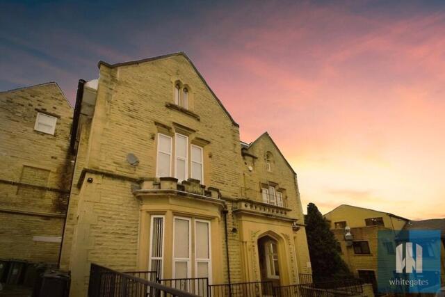 Redwing Crescent, Longwood, 2 Bedroom Penthouse