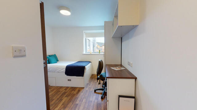 F Park House  -  Park Street, Luton, Studio Flat For