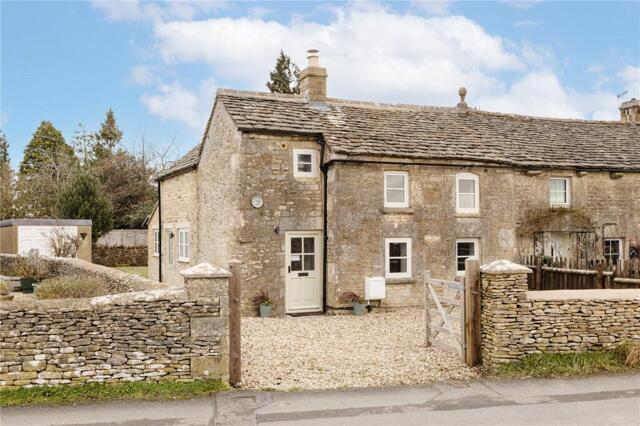 Minchinhampton, Hampton Fields, Stroud, 2 Bedroom Semi-detached