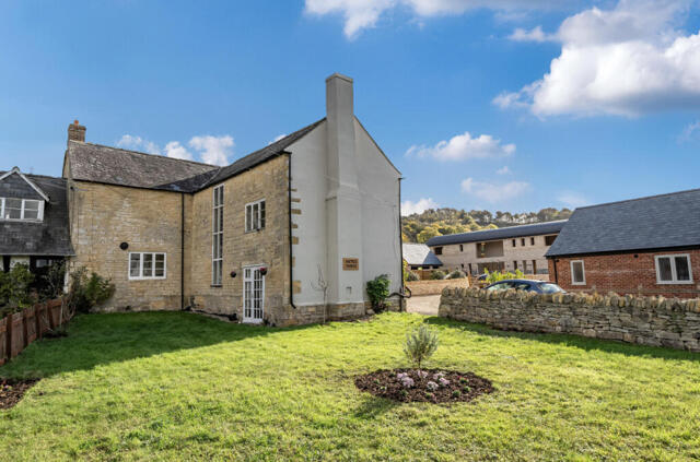 Teddington, Tewkesbury, 5 Bedroom Semi-detached