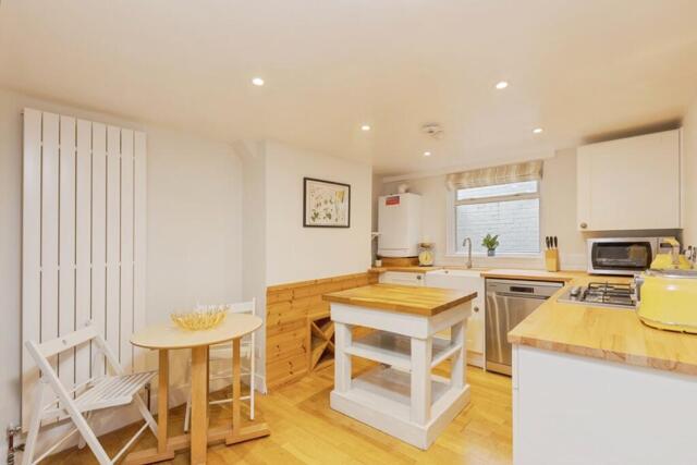 Crescent Road, Tunbridge Wells, 2 Bedroom End