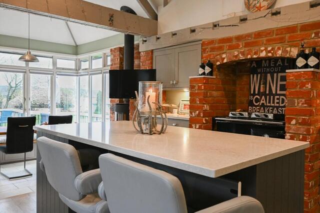 Salisbury Road, Christchurch, 5 Bedroom Detached